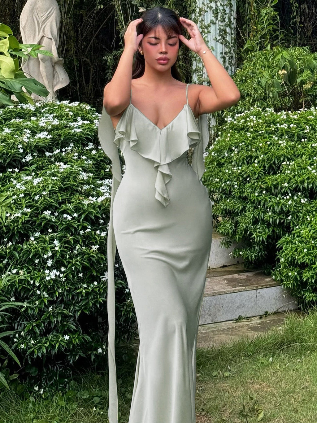 Beautifully Finished Dress in a Timeless Design