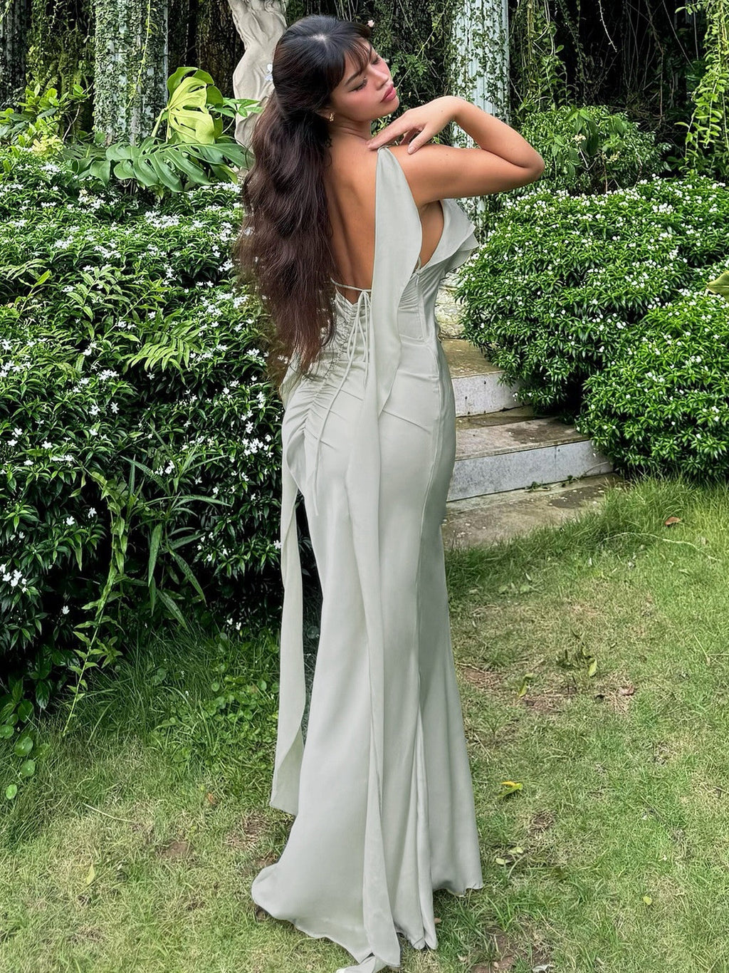 Beautifully Finished Dress in a Timeless Design