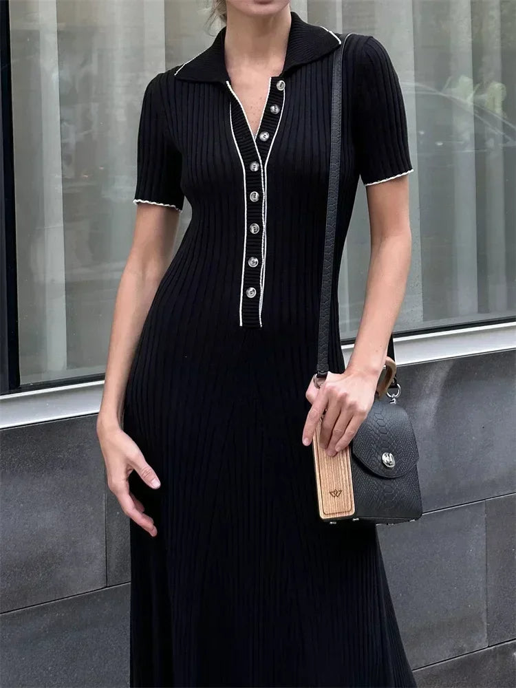 Classic Vintage Dress with a Flattering Fit