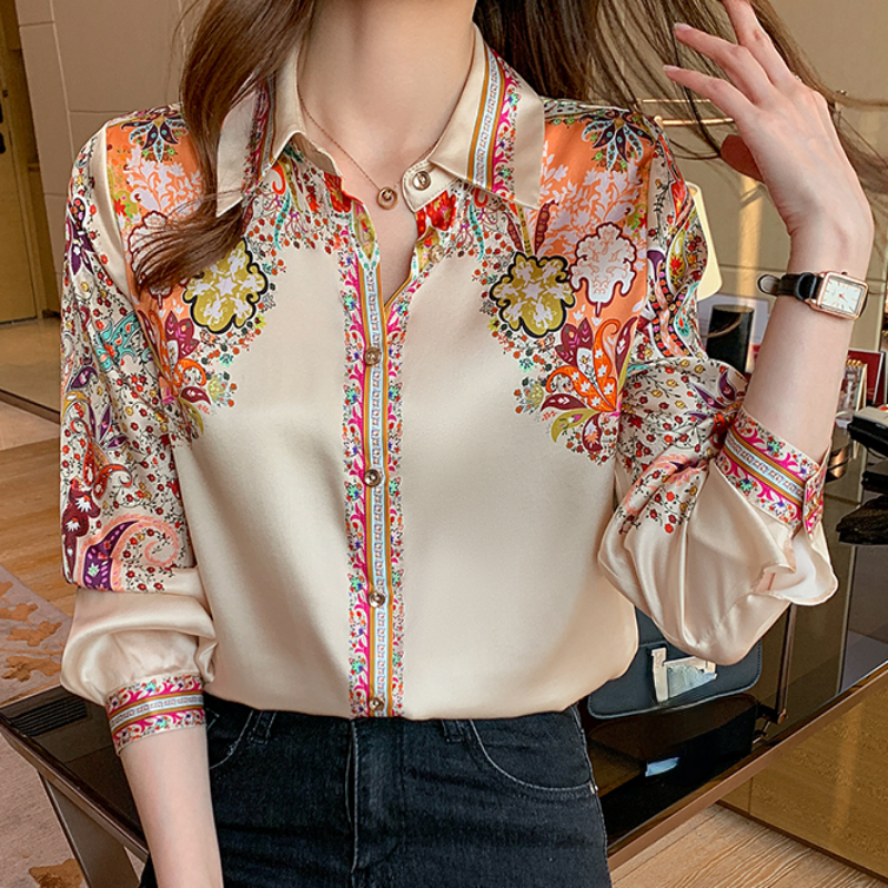Sophisticated Blouse with a Clean Classic Look