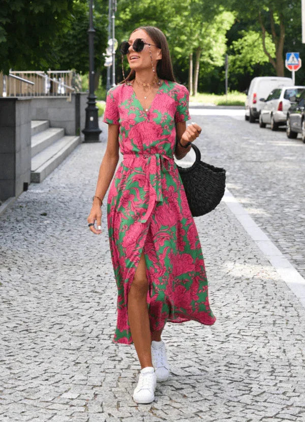 Effortlessly Elegant Dress with a Timeless Design
