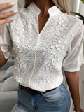 Effortlessly Elegant Blouse with a Timeless Design