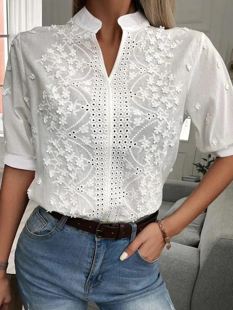Effortlessly Elegant Blouse with a Timeless Design