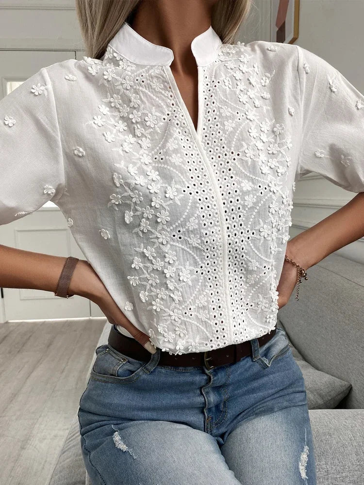Effortlessly Elegant Blouse with a Timeless Design