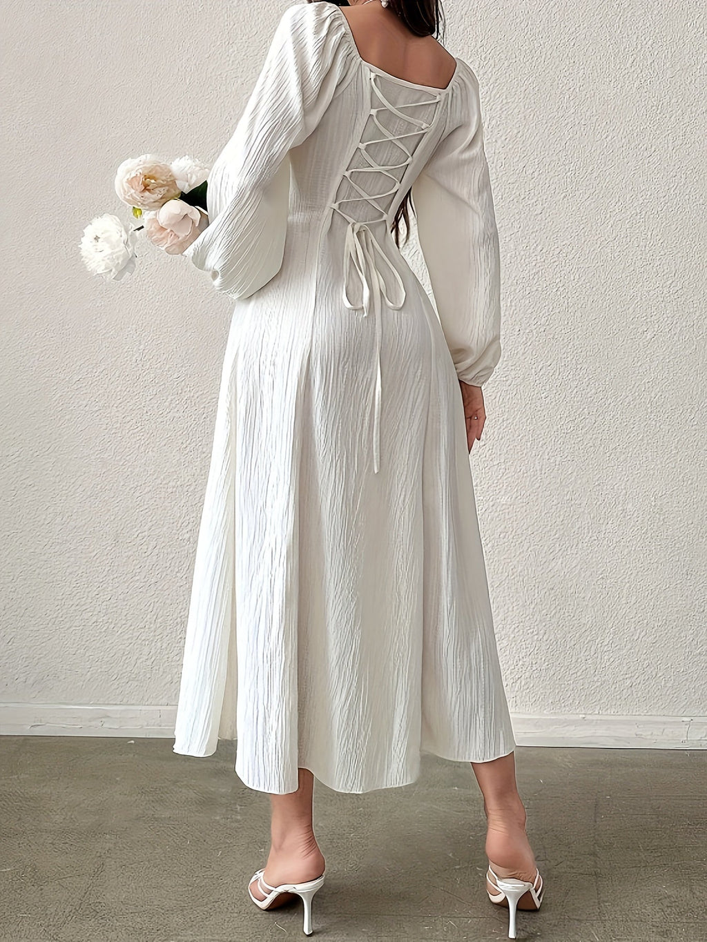 Effortlessly Elegant Dress with a Timeless Design