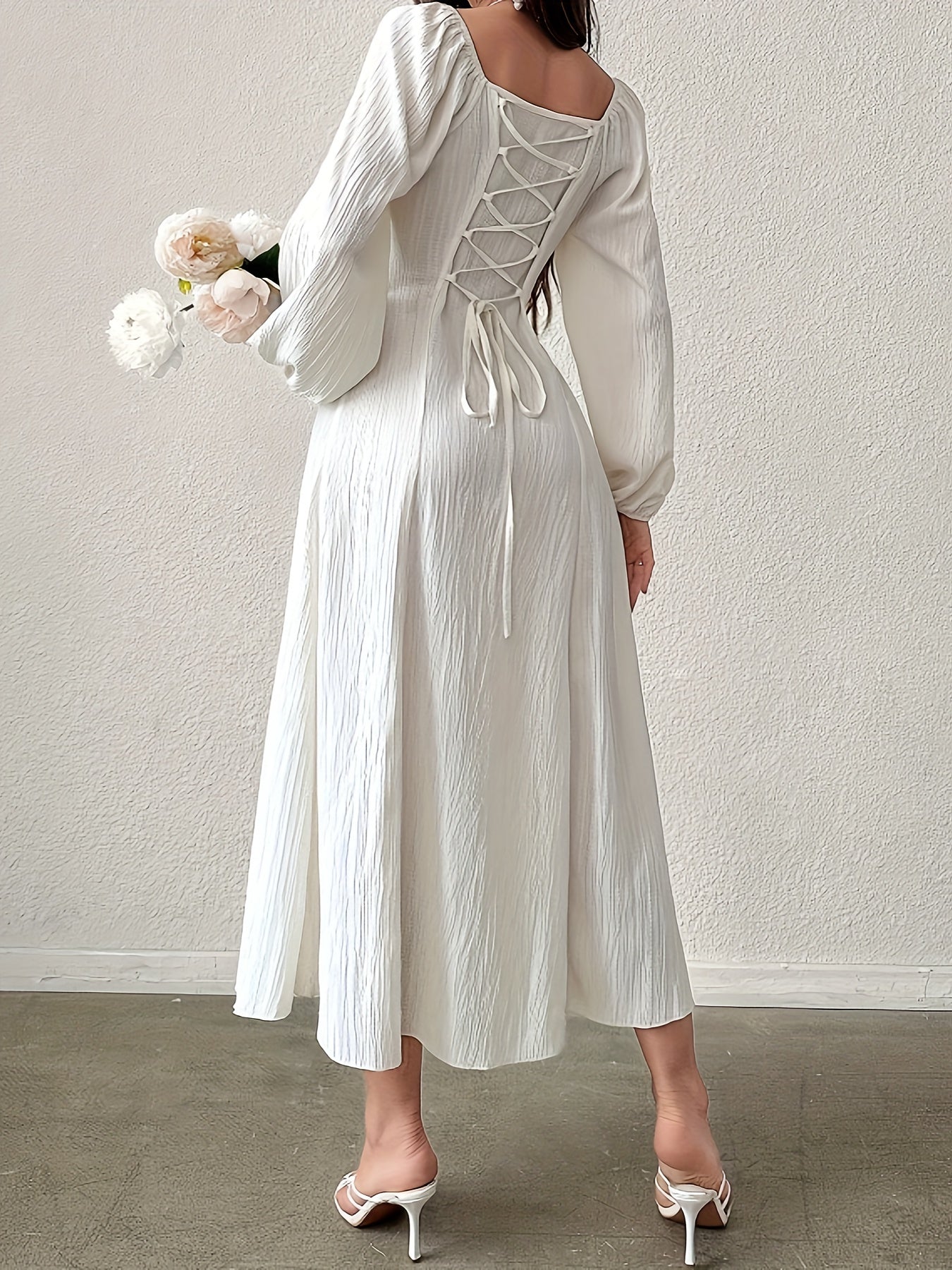 Effortlessly Elegant Dress with a Timeless Design