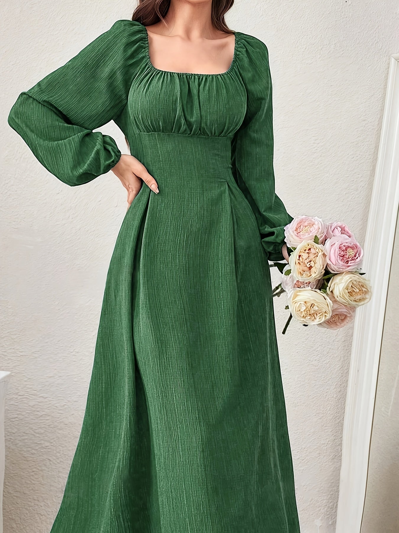 Effortlessly Elegant Dress with a Timeless Design