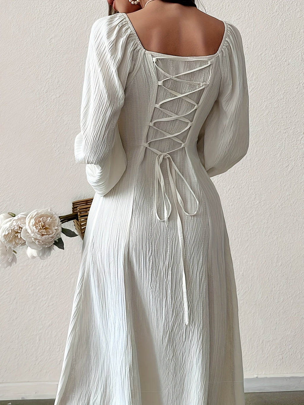Effortlessly Elegant Dress with a Timeless Design