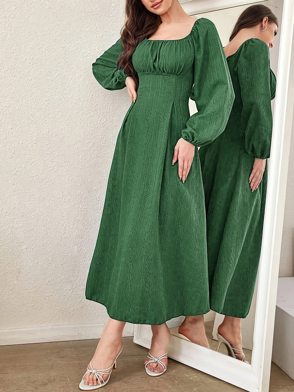 Effortlessly Elegant Dress with a Timeless Design