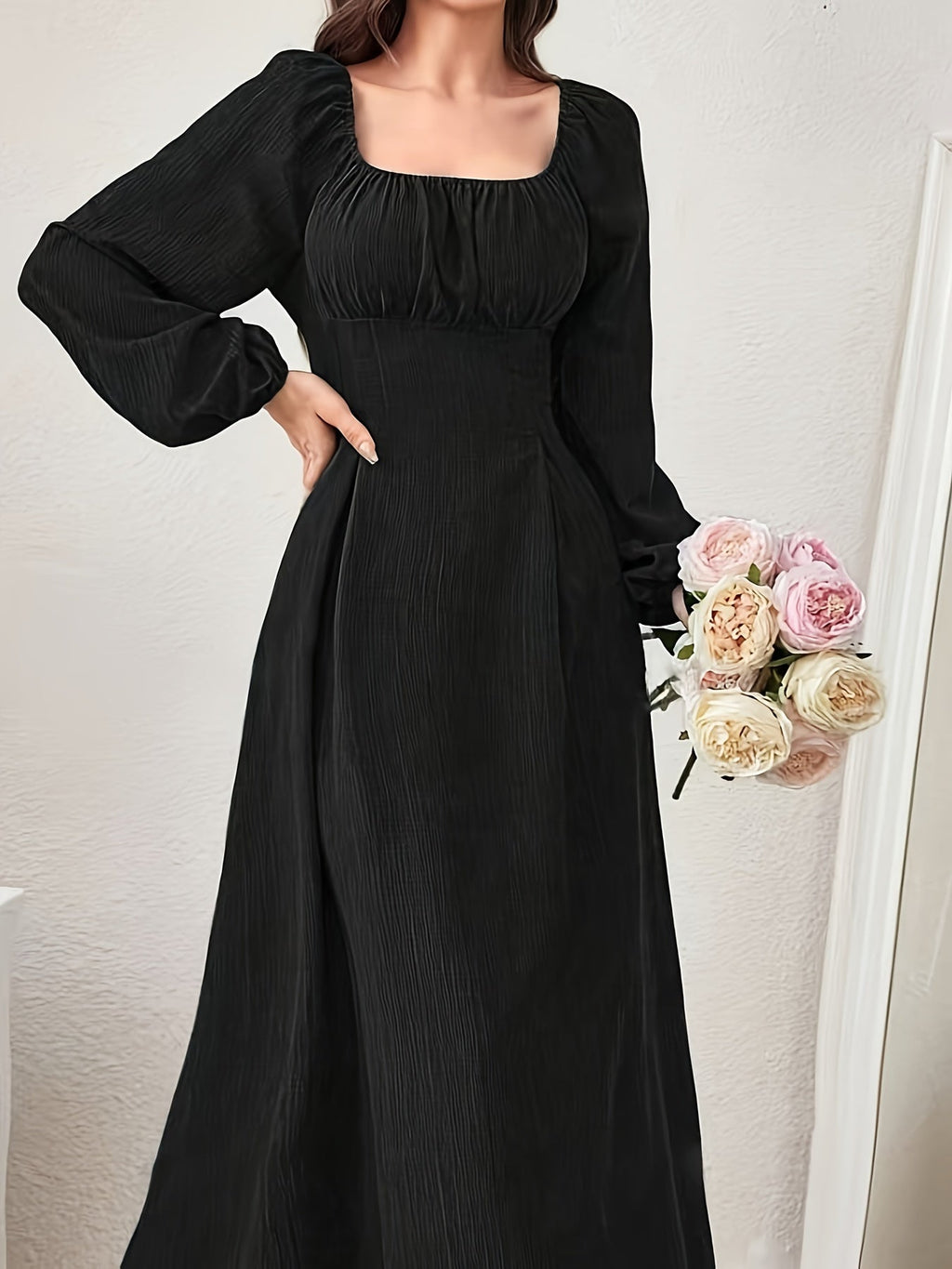 Effortlessly Elegant Dress with a Timeless Design
