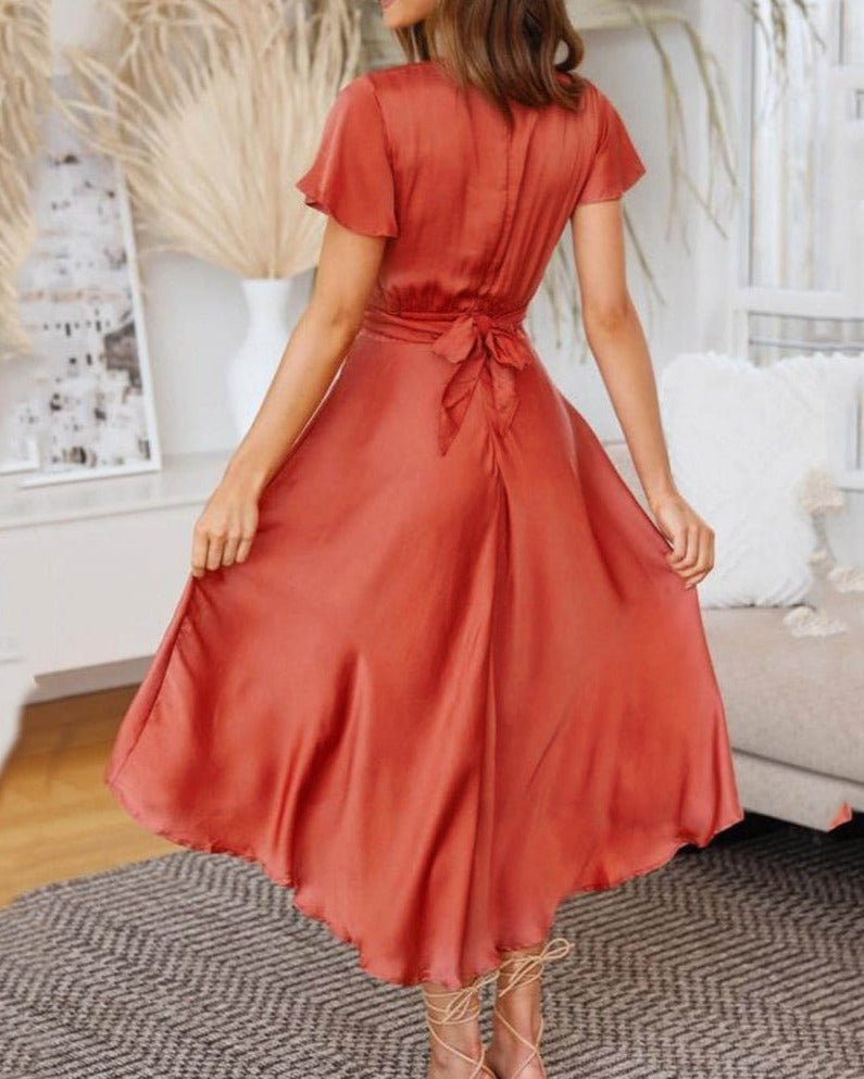 Effortlessly Elegant Dress with a Timeless Design