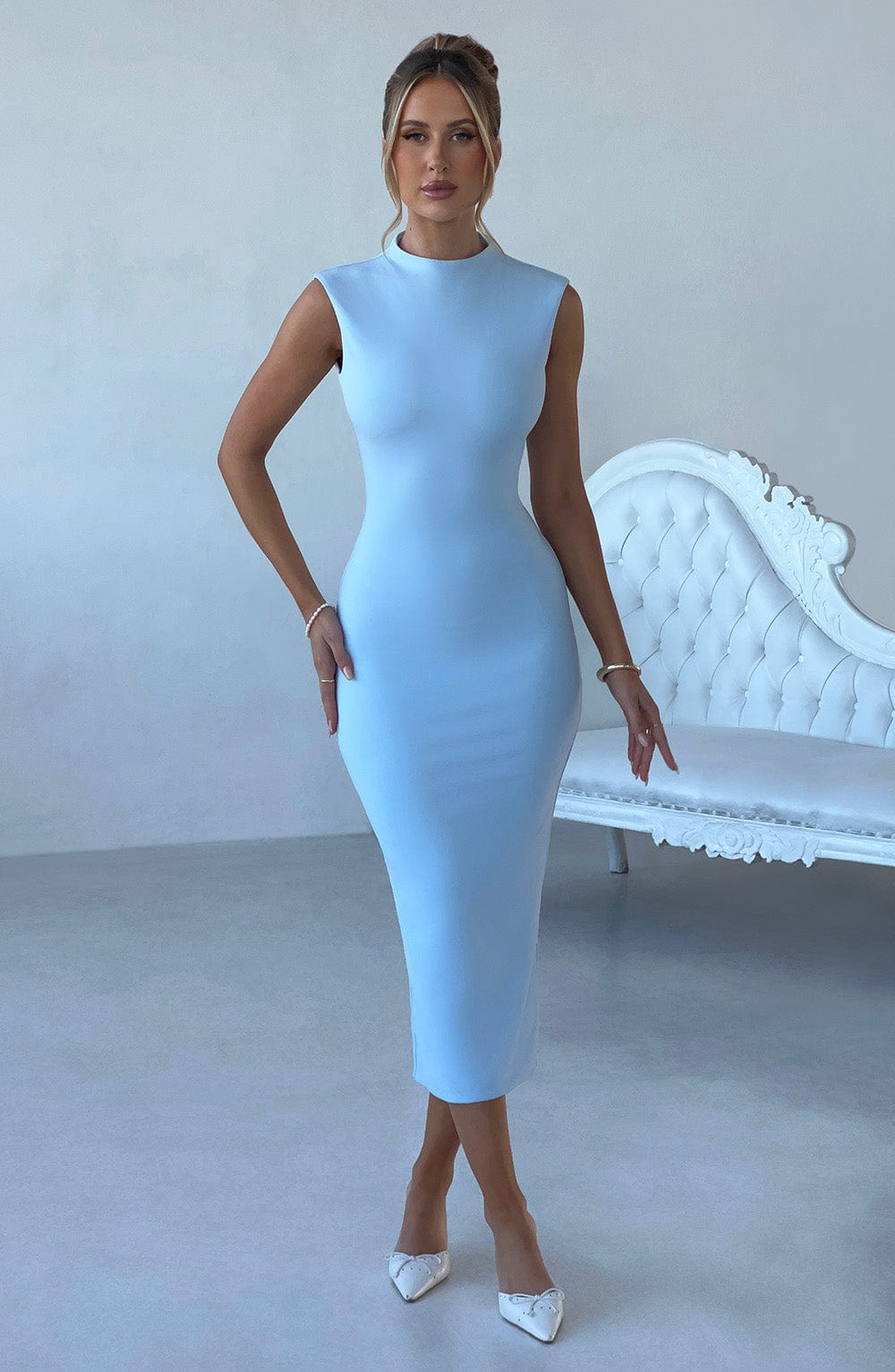 Beautifully Finished Dress in a Timeless Design