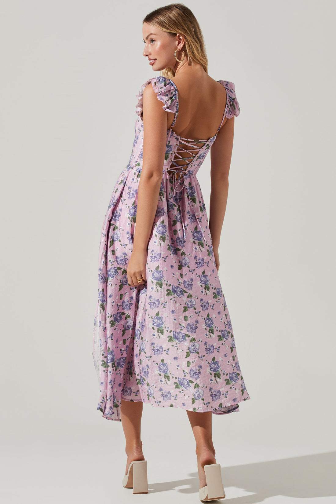 Classic Vintage Dress with a Flattering Fit