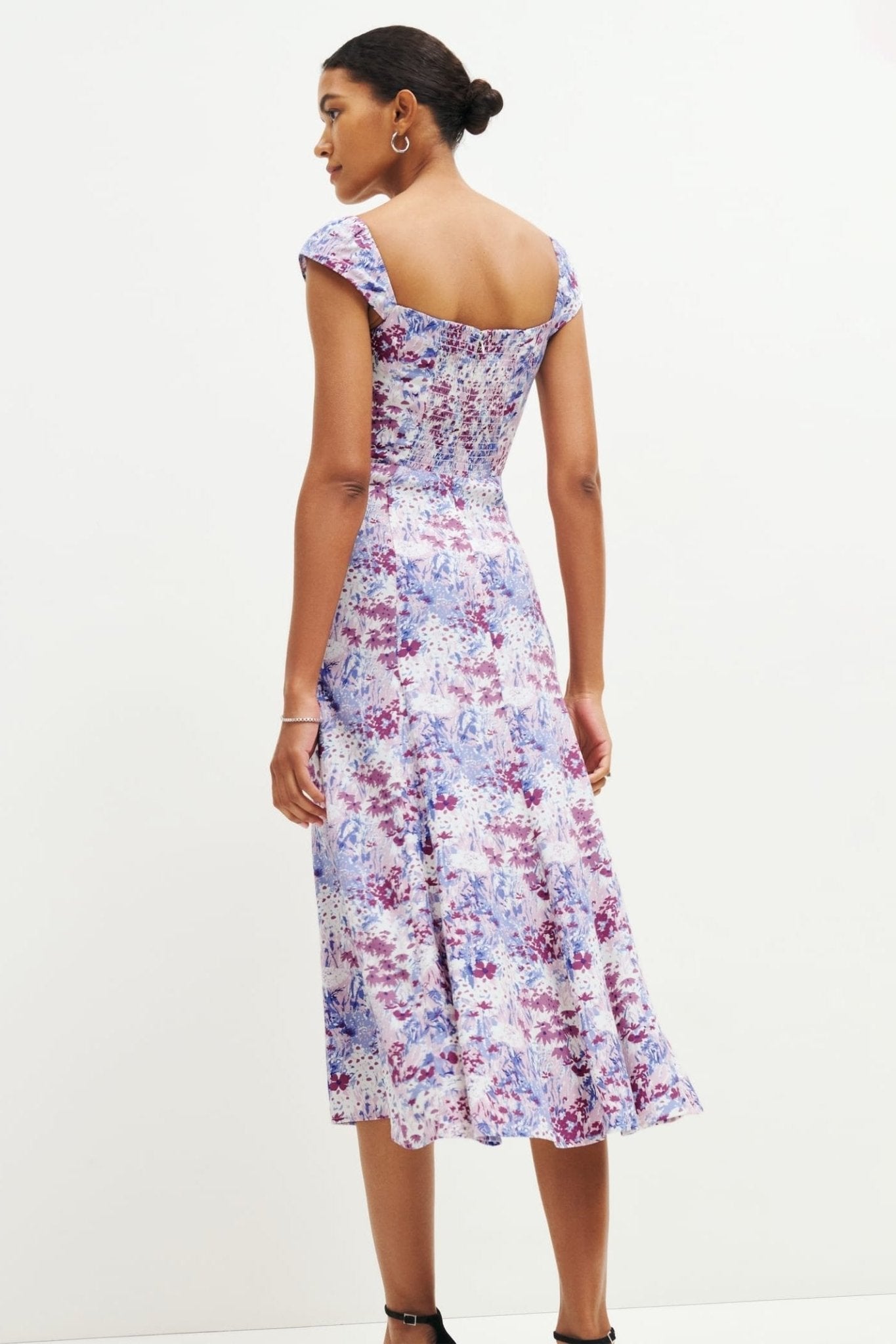 Classic Vintage Dress with a Flattering Fit