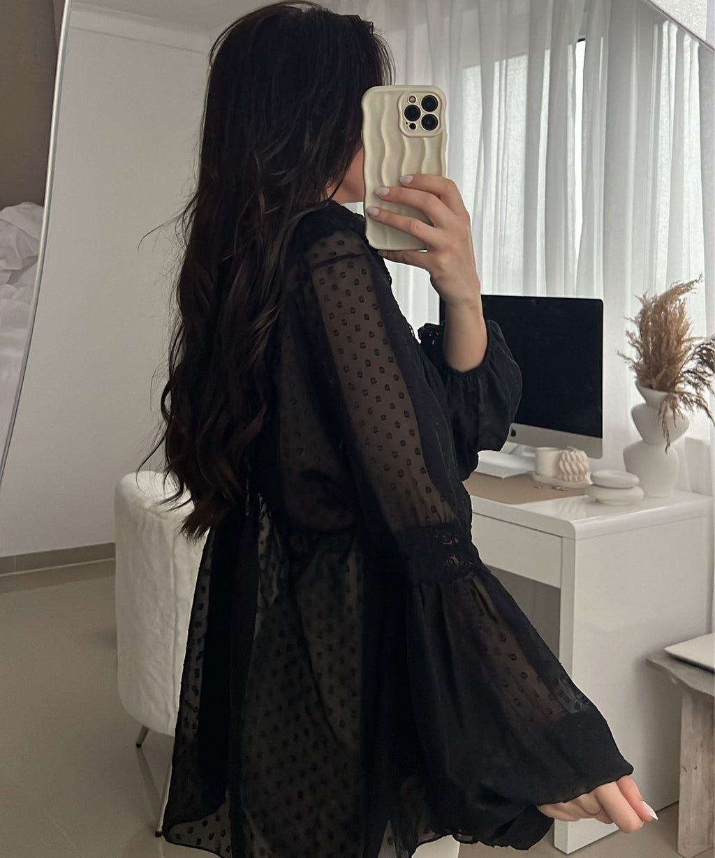 Beautifully Crafted Blouse in a Classic Style