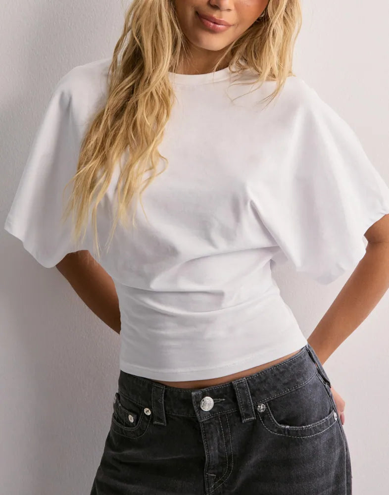 Effortlessly Elegant T-Shirt with a Timeless Design