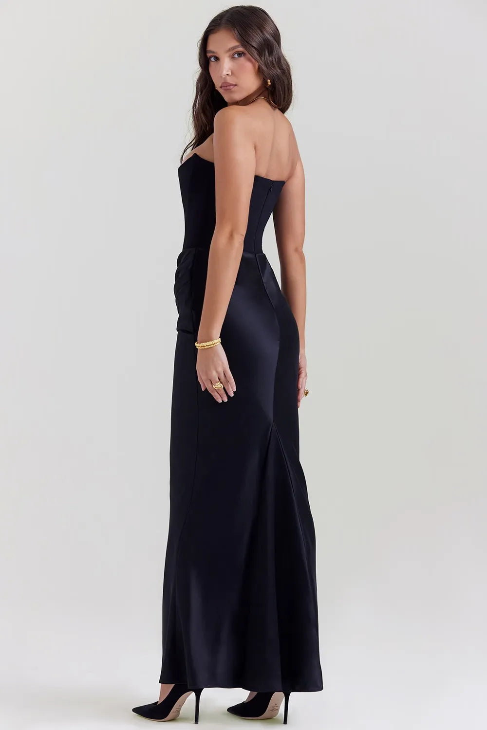 Well Tailored Dress with a Graceful Silhouette