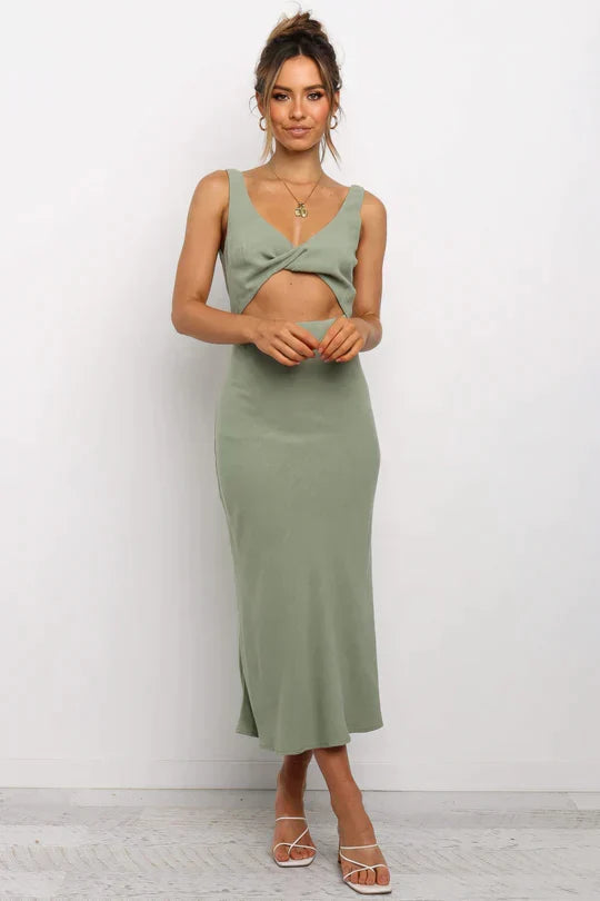 A Vintage Style Dress with Delicate Timeless Details