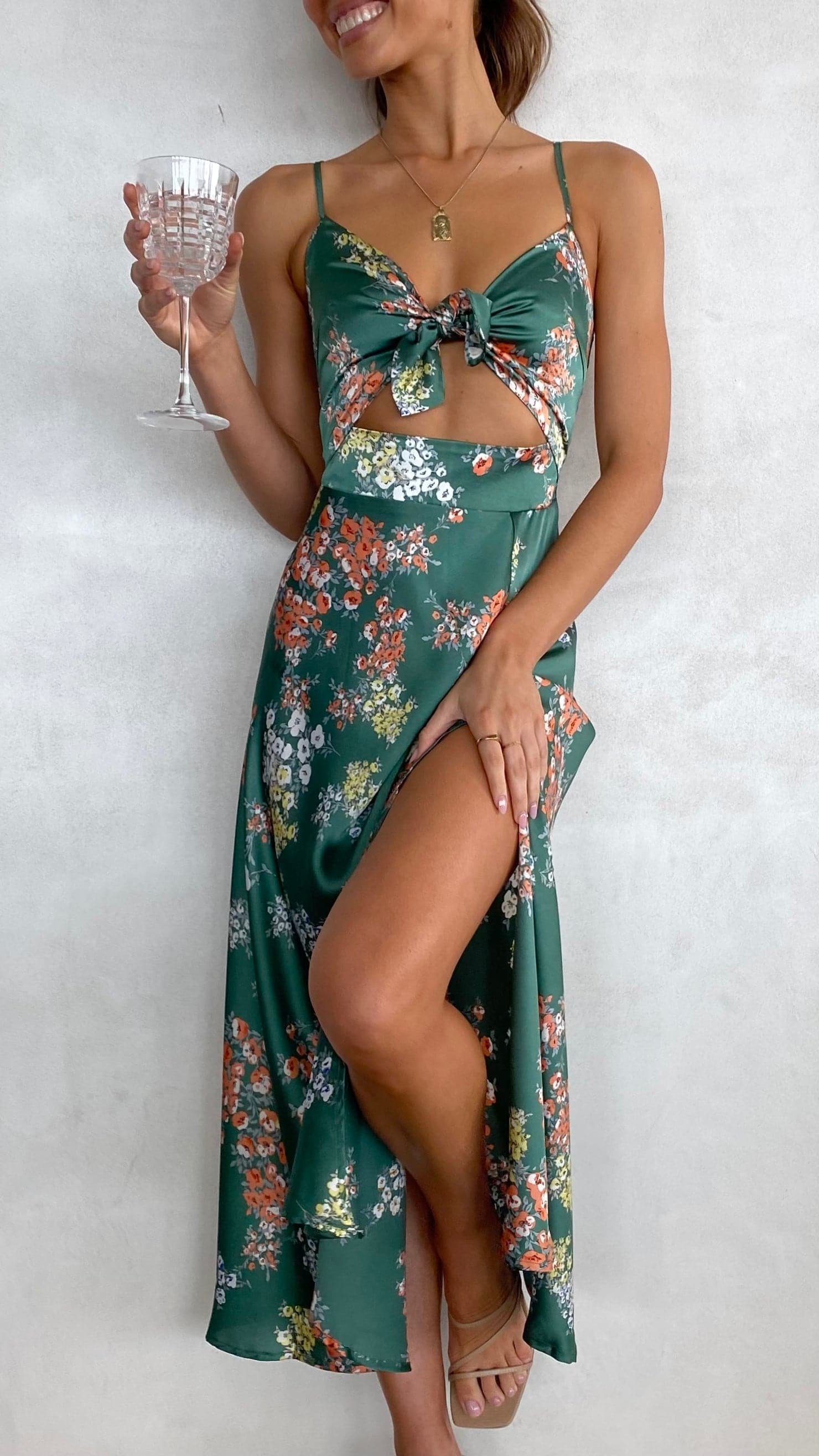 Gracefully Styled Dress for Any Occasion