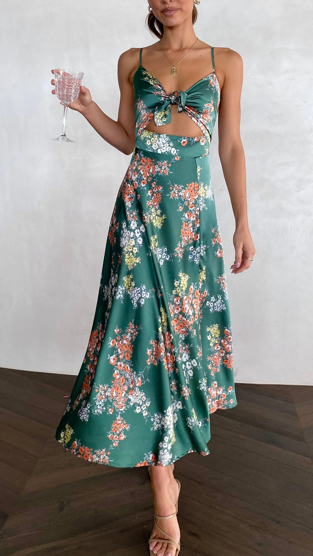Gracefully Styled Dress for Any Occasion