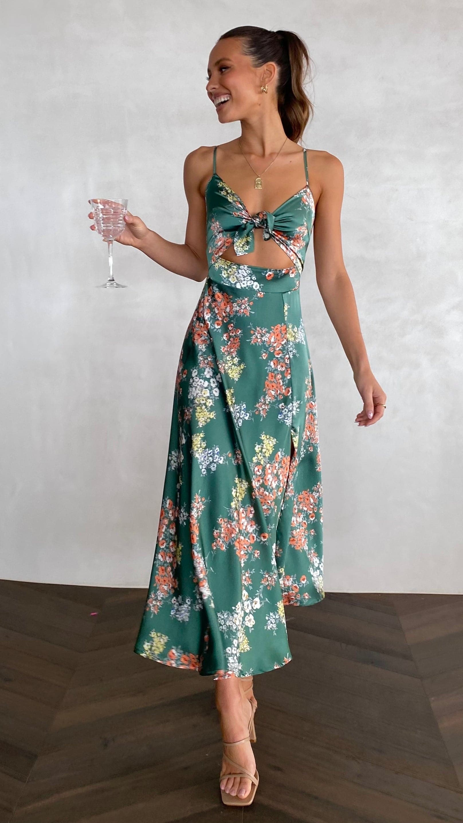 Gracefully Styled Dress for Any Occasion
