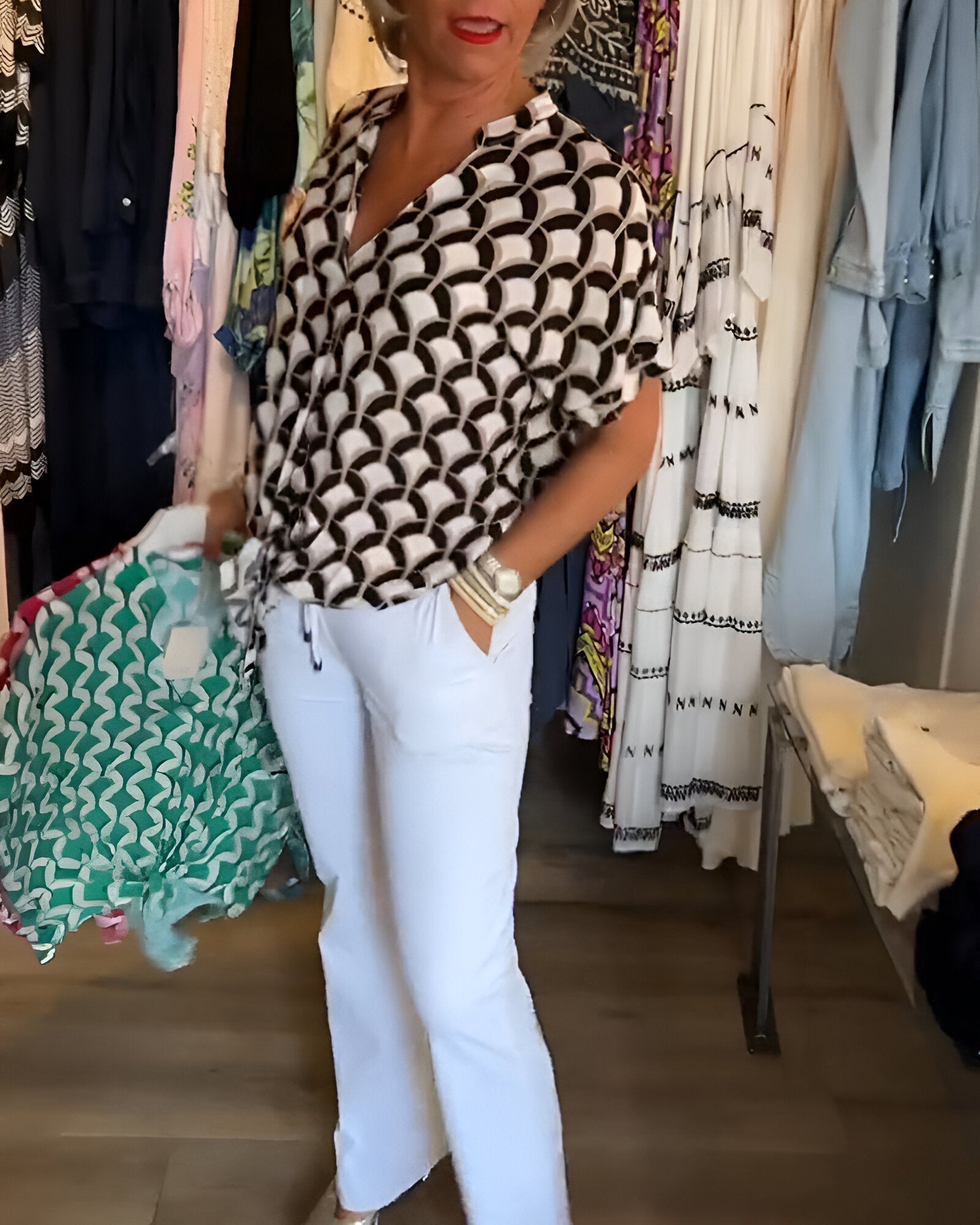 Well Tailored Blouse with a Graceful Silhouette