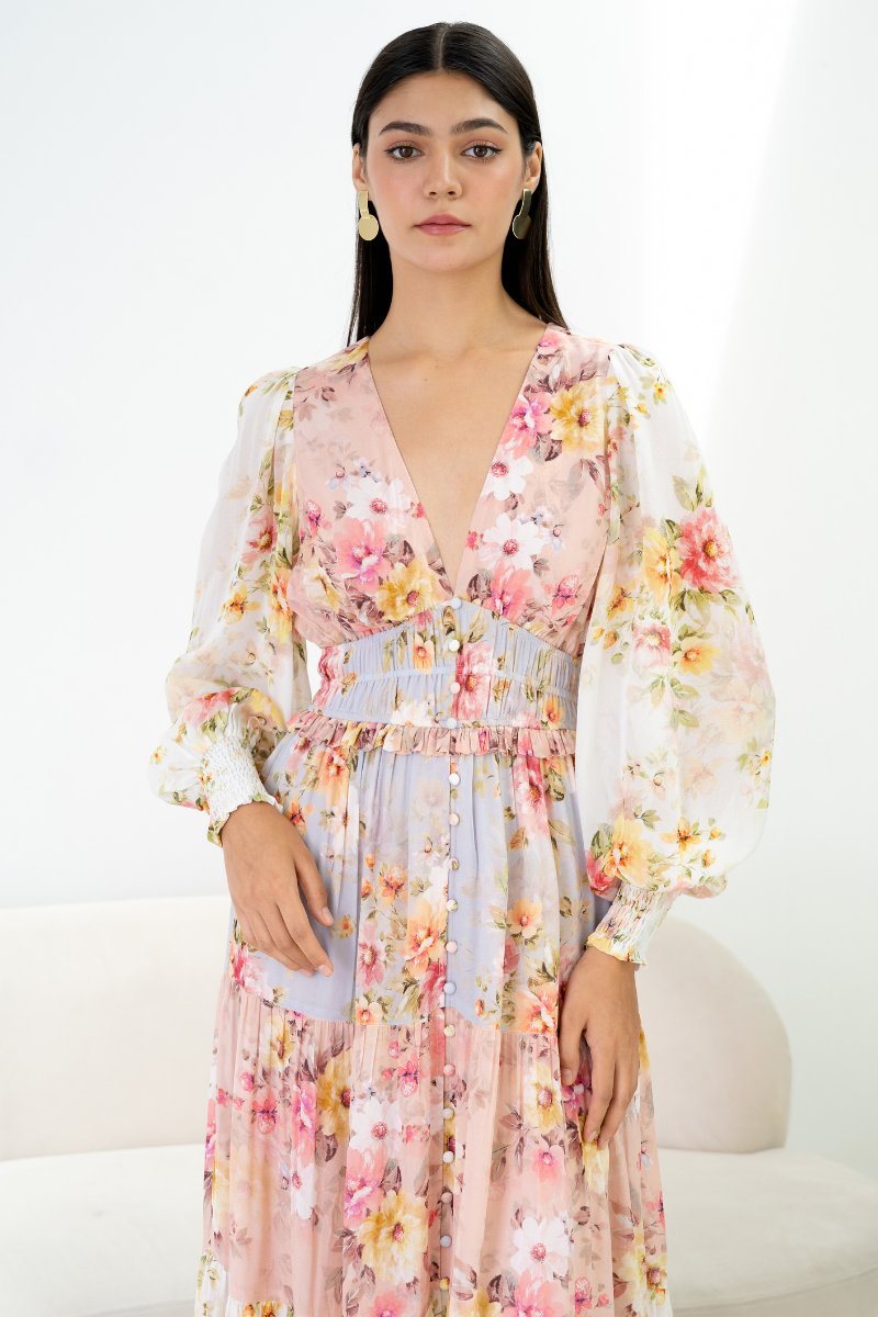 Effortlessly Elegant Dress with a Timeless Design