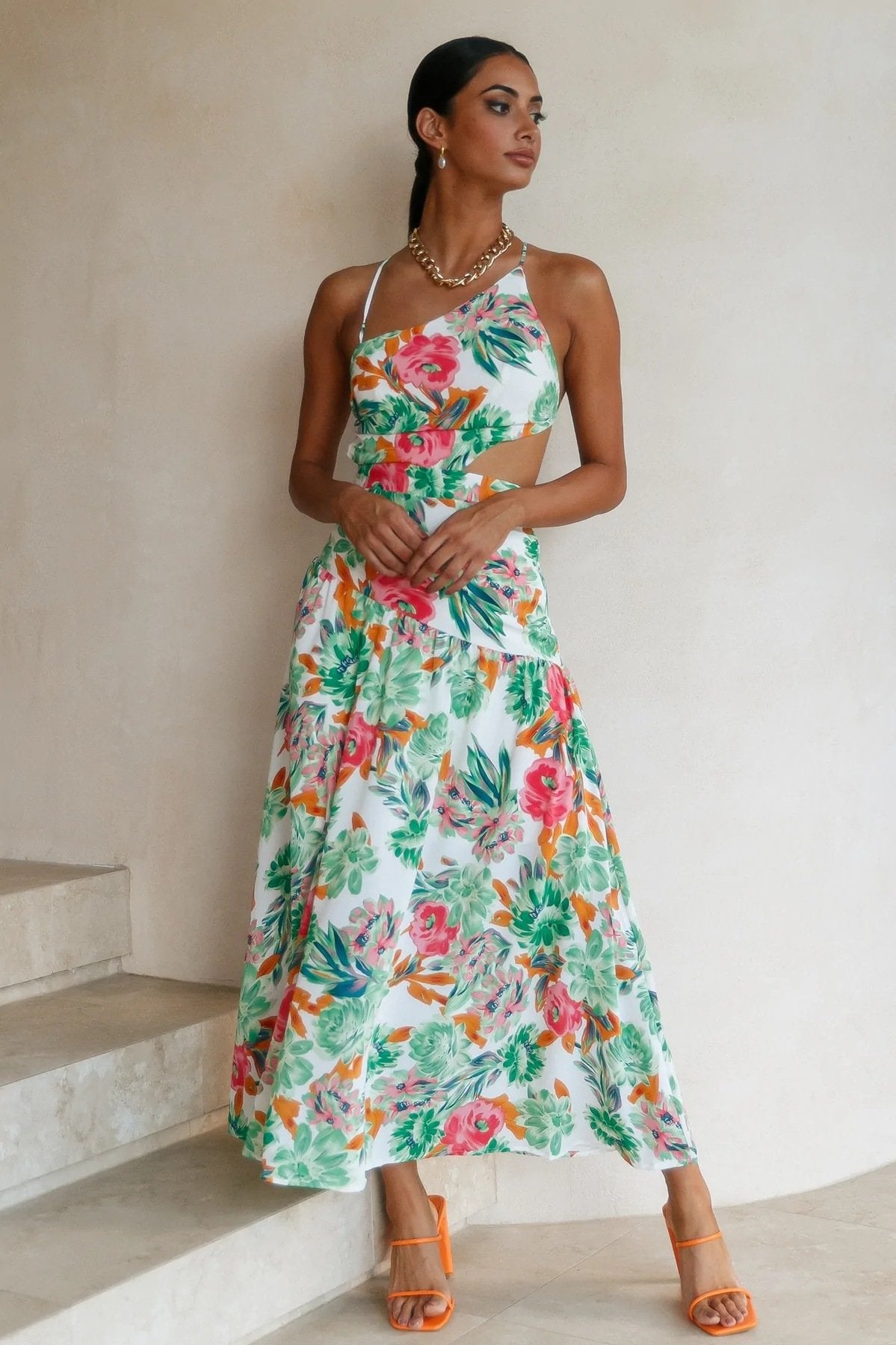 Effortlessly Elegant Dress with a Timeless Design