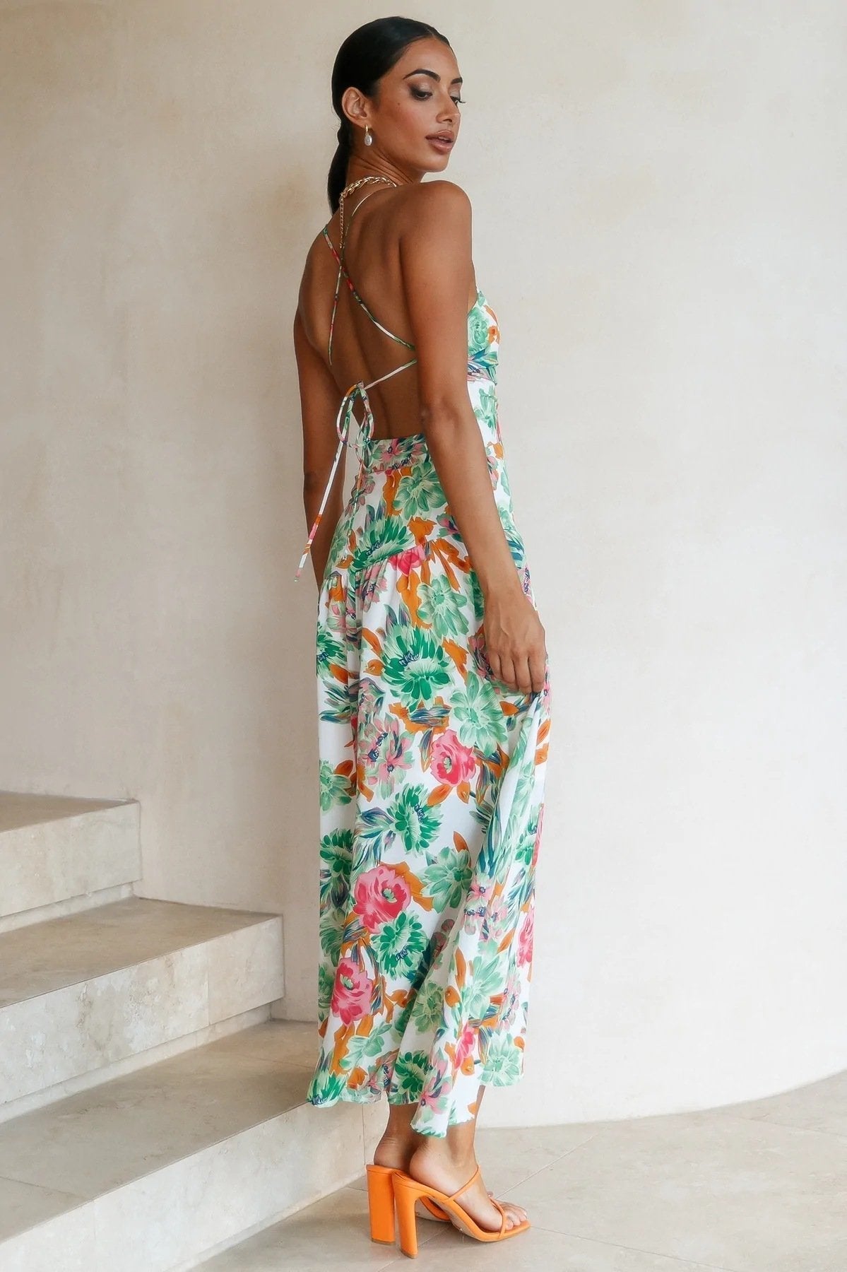 Effortlessly Elegant Dress with a Timeless Design