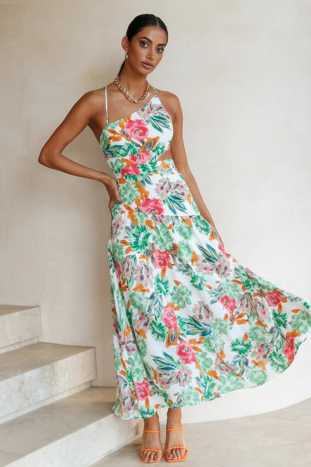 Effortlessly Elegant Dress with a Timeless Design