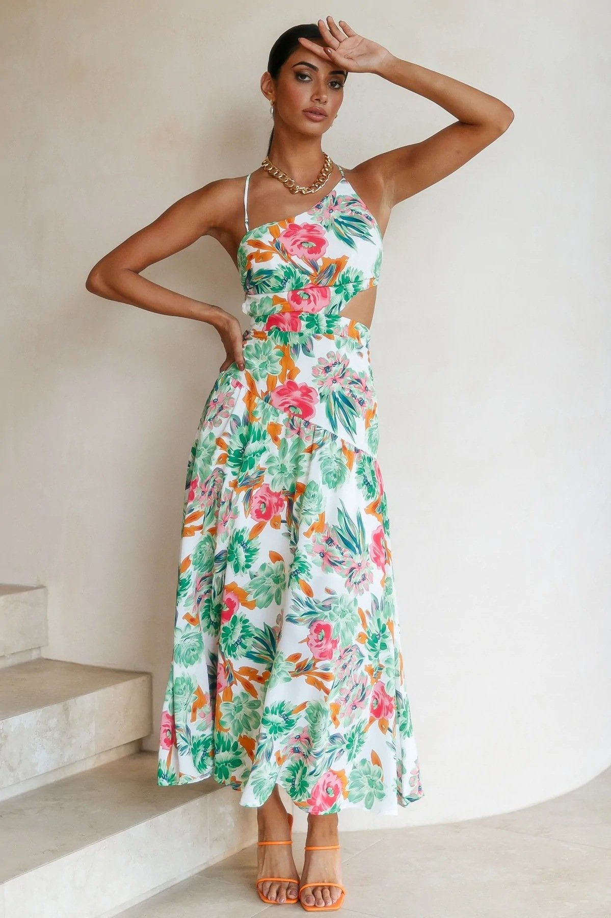 Effortlessly Elegant Dress with a Timeless Design
