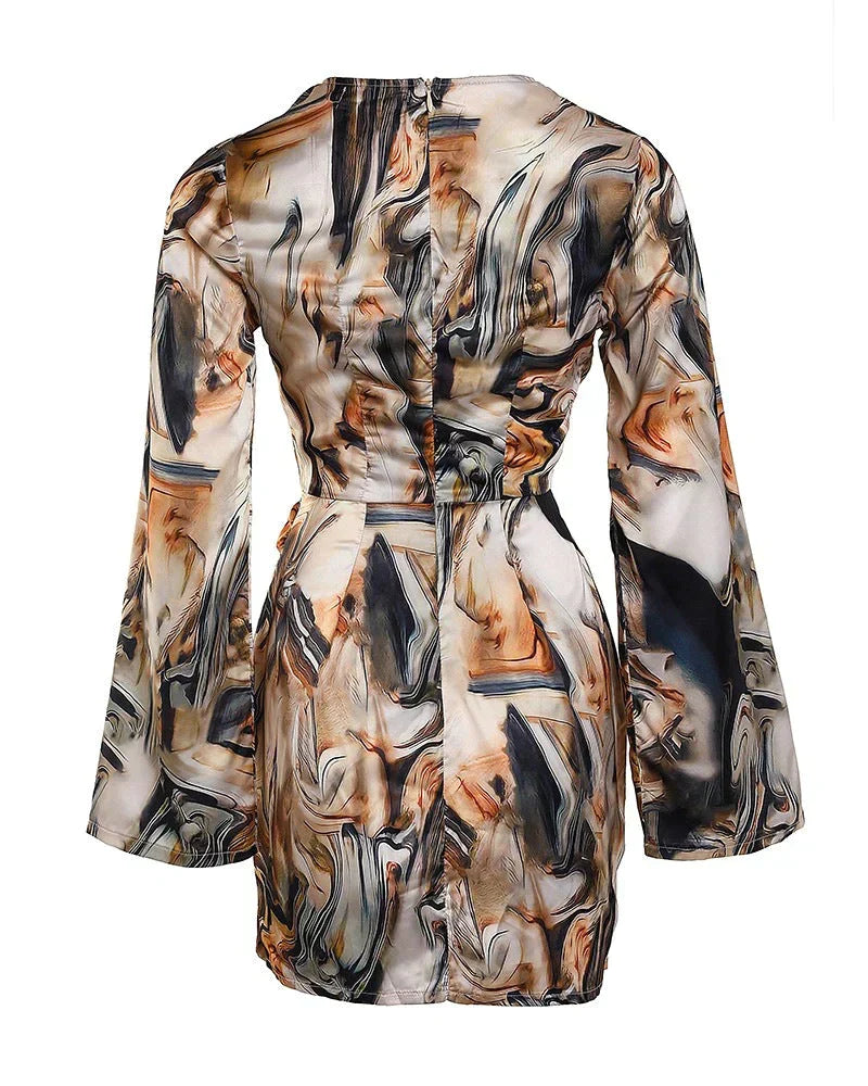 Well Tailored Dress with a Graceful Silhouette