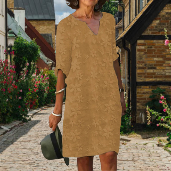 Beautifully Finished Dress in a Timeless Design