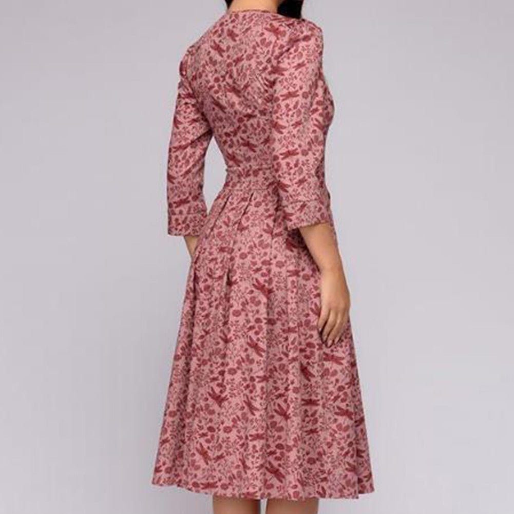 Beautifully Finished Dress in a Timeless Design