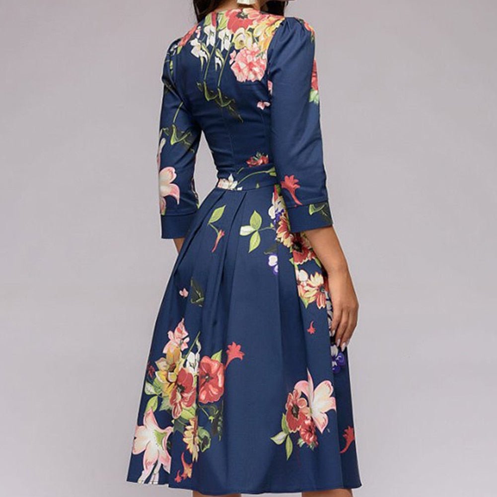 Beautifully Finished Dress in a Timeless Design