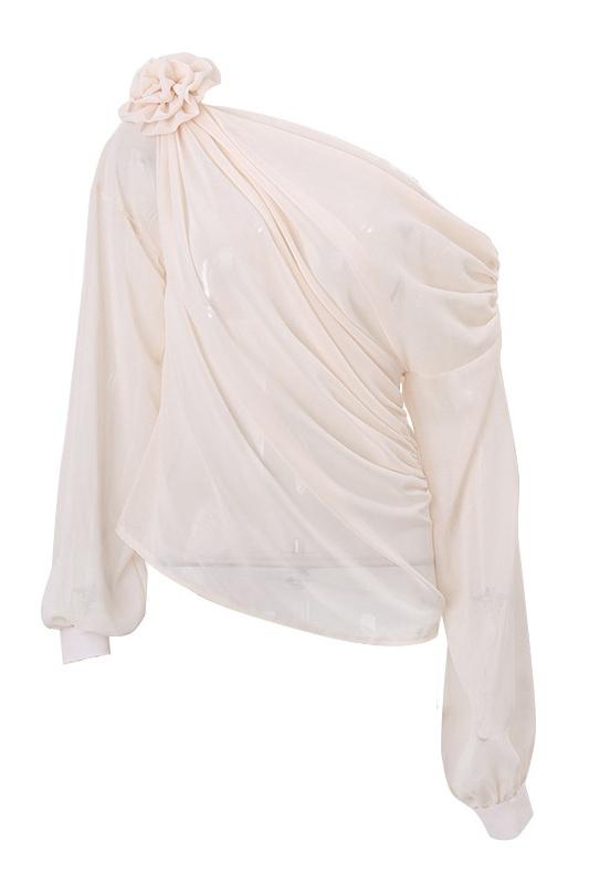 Classic Vintage Blouse with a Flattering Fit