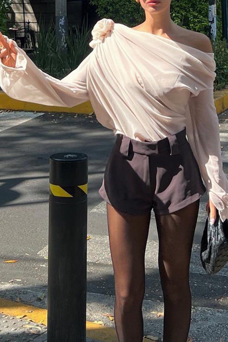 Classic Vintage Blouse with a Flattering Fit