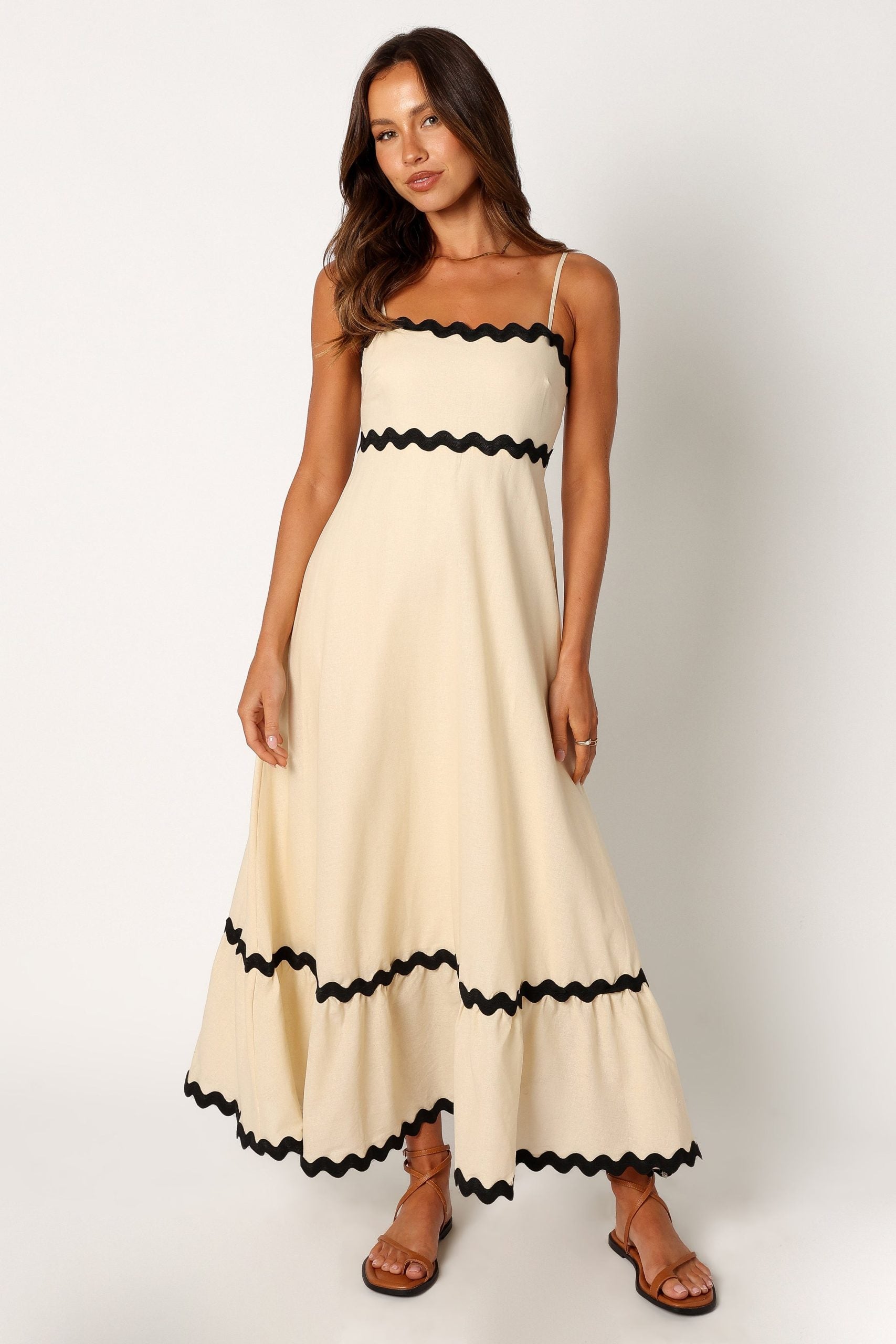Beautifully Finished Dress in a Timeless Design