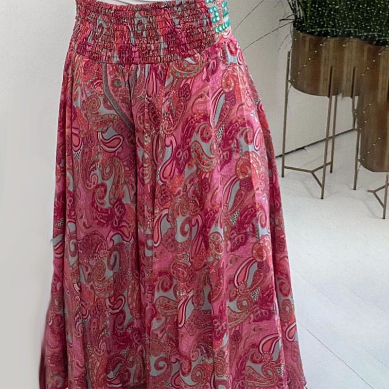 Elegantly Styled Trousers for Everyday Wear