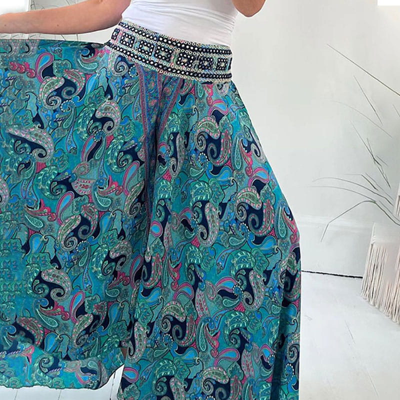 Elegantly Styled Trousers for Everyday Wear