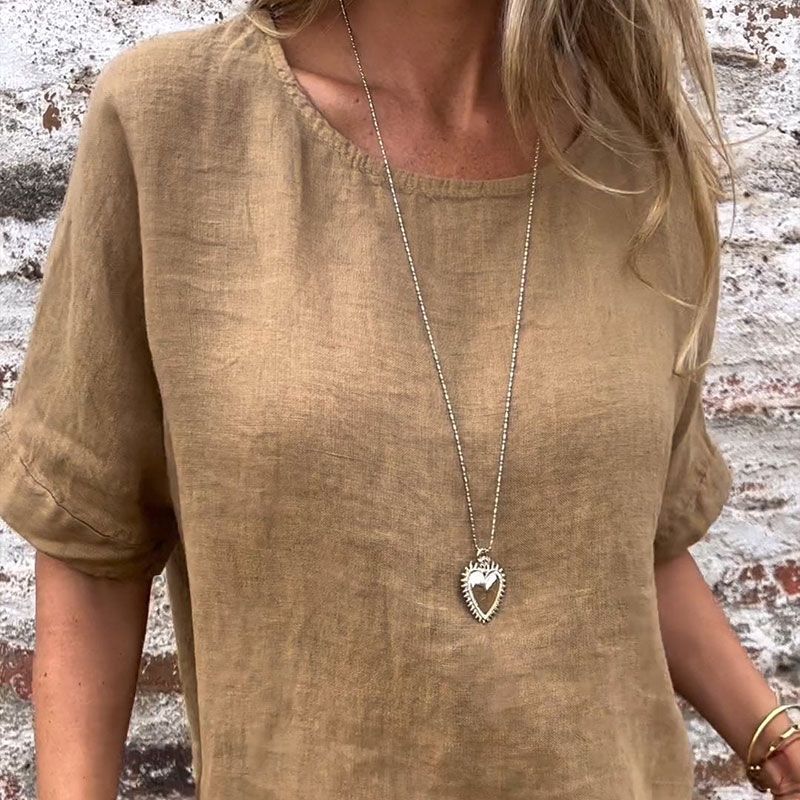 Beautifully Crafted Blouse in a Classic Style