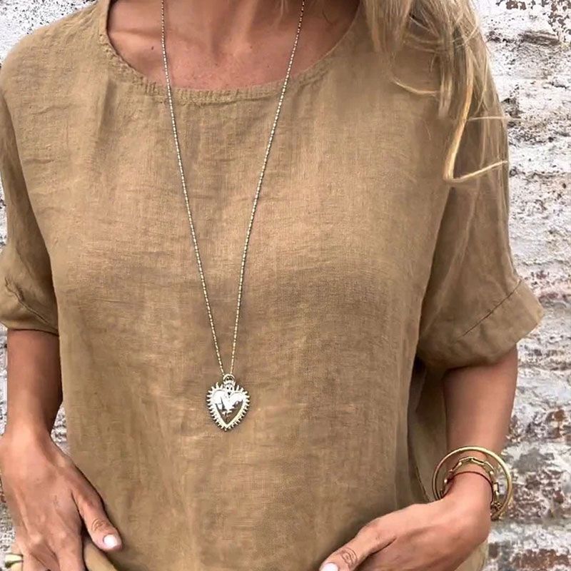 Beautifully Crafted Blouse in a Classic Style