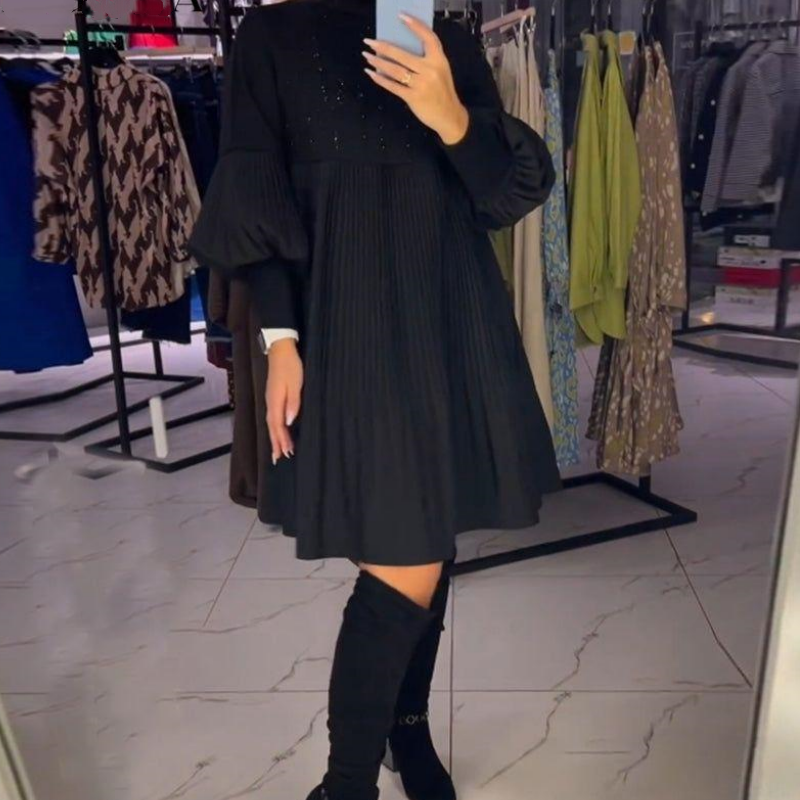 Well Tailored Dress with a Graceful Silhouette
