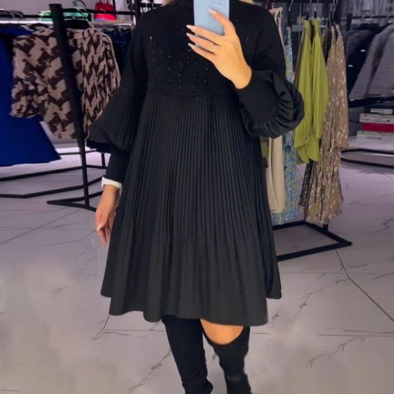 Well Tailored Dress with a Graceful Silhouette