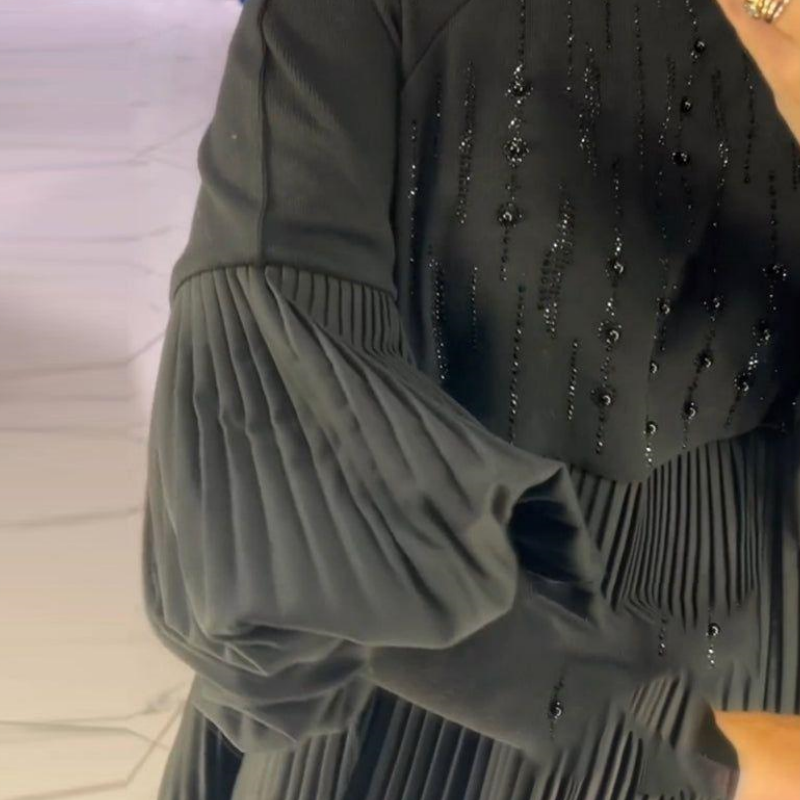 Well Tailored Dress with a Graceful Silhouette