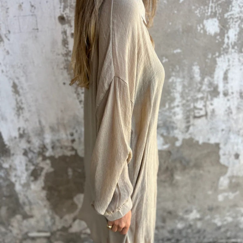 Well Tailored Shirt with a Graceful Silhouette