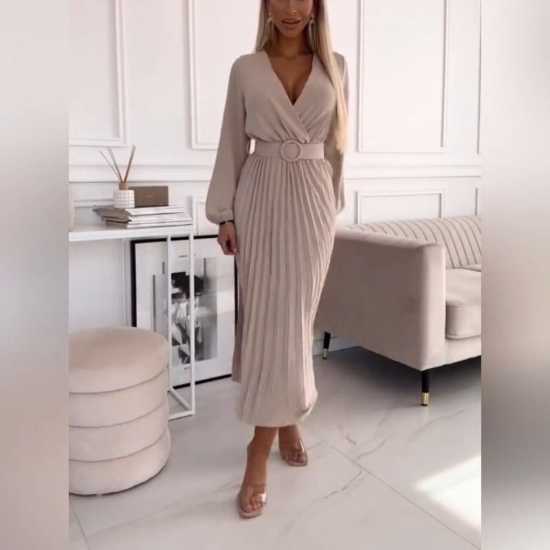 Effortlessly Elegant Dress with a Timeless Design
