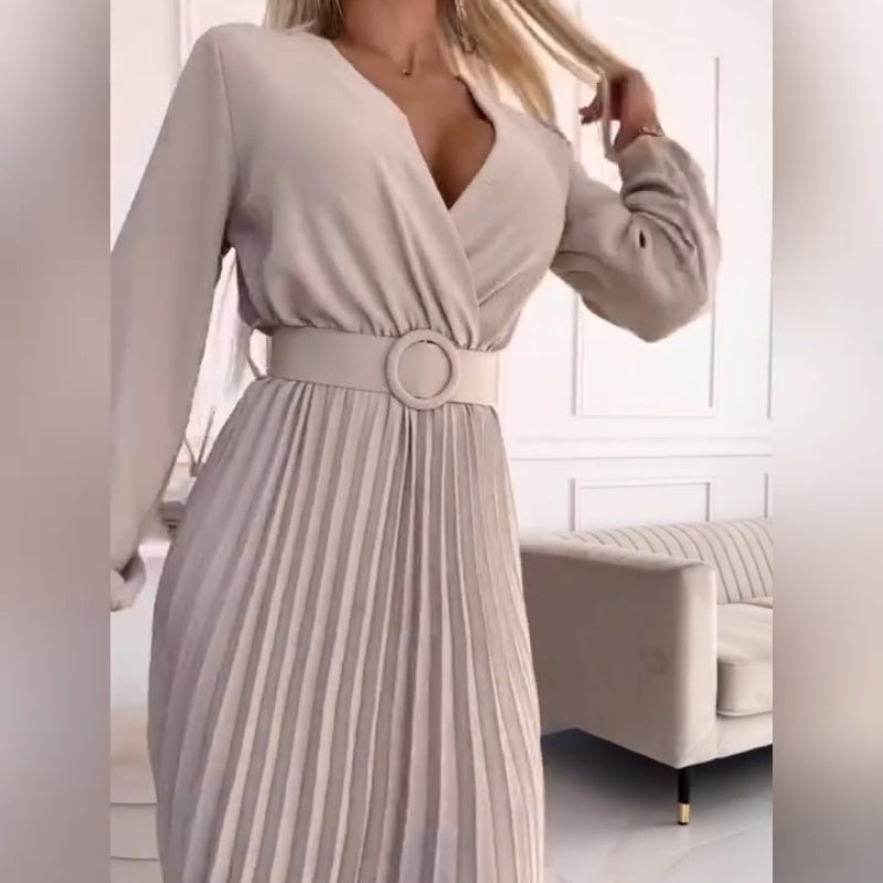 Effortlessly Elegant Dress with a Timeless Design