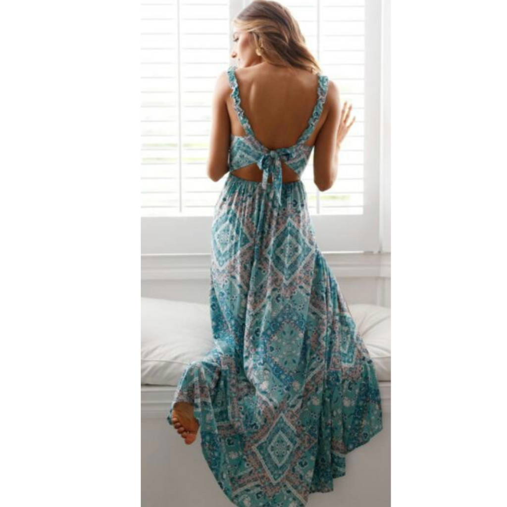 Gracefully Styled Dress for Any Occasion