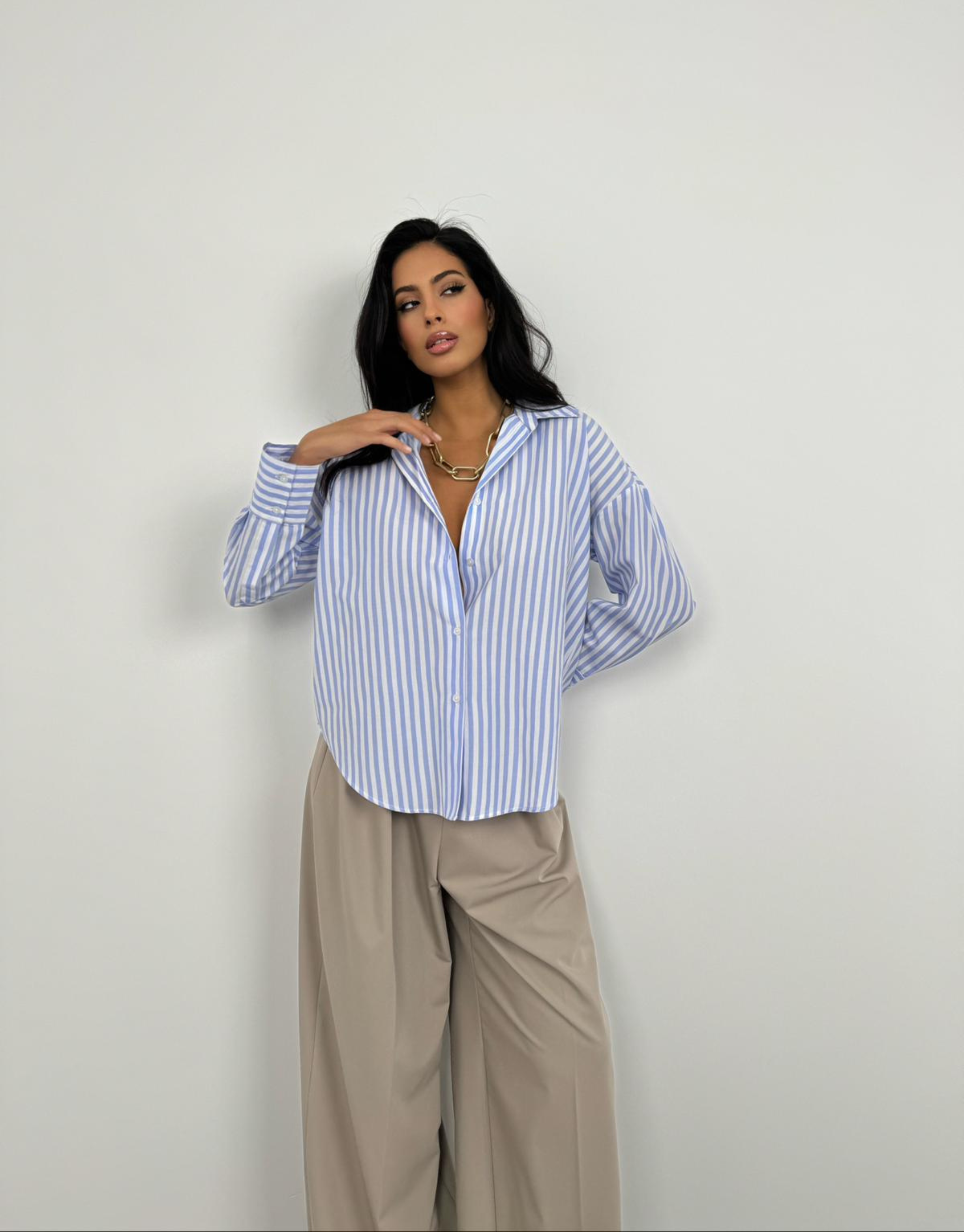 Well Tailored Shirt with a Graceful Silhouette